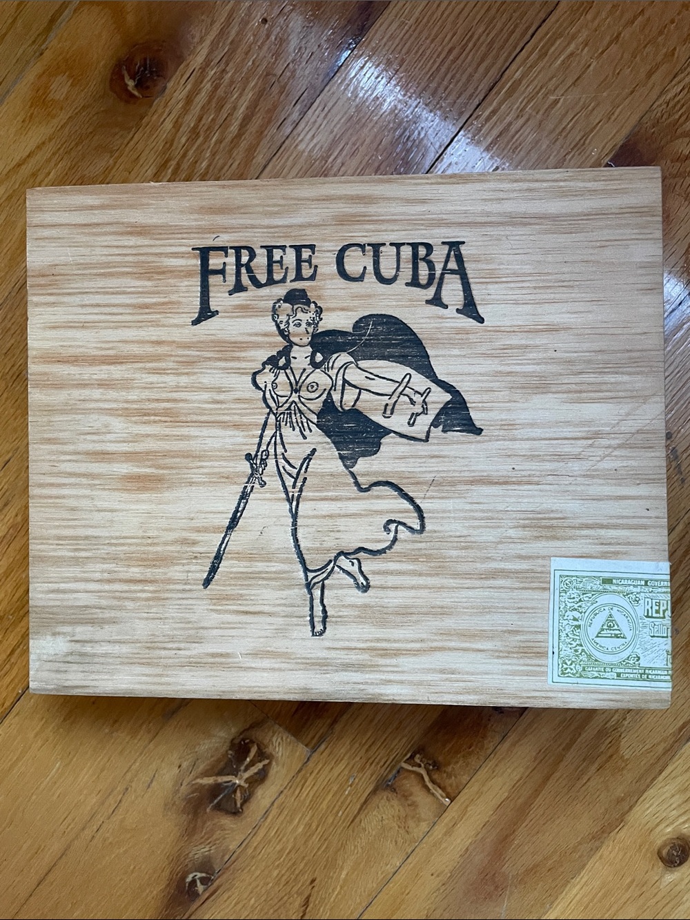 Vintage Free Cuba Wooden Cigar Box